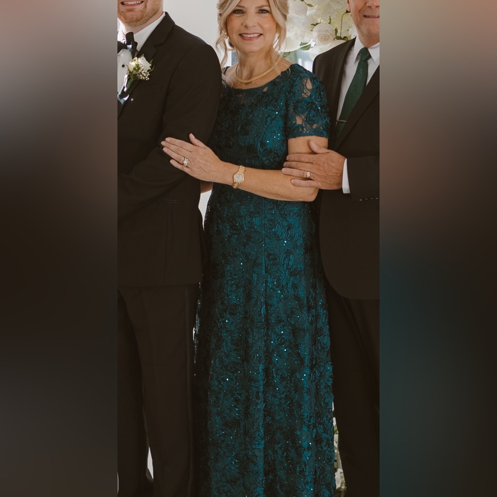 Alex Evenings Emerald Beaded Maxi Evening Gown size 8 EXCELLENT SHAPE